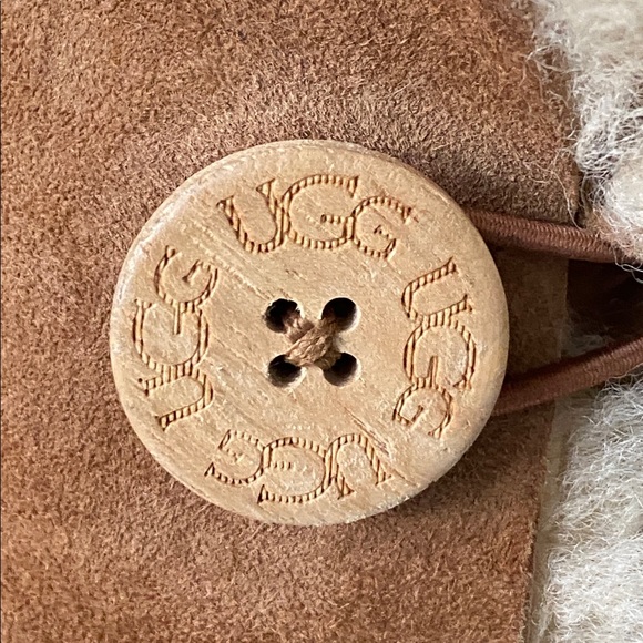 UGG Women's Bailey Button II boots chestnut color - Picture 3 of 12